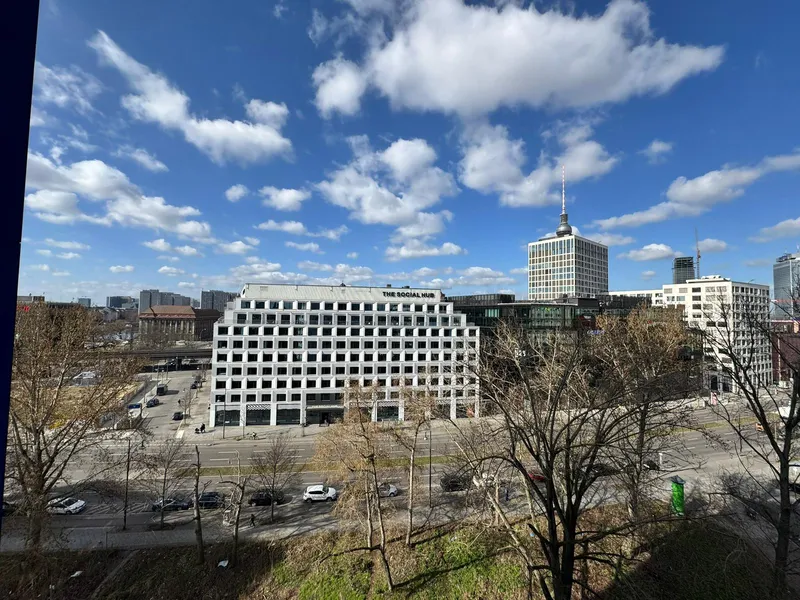 2-Zimmer-Wohnung mit beeindruckendem Weitblick im Herzen von Berlin-Mitte — photo 1